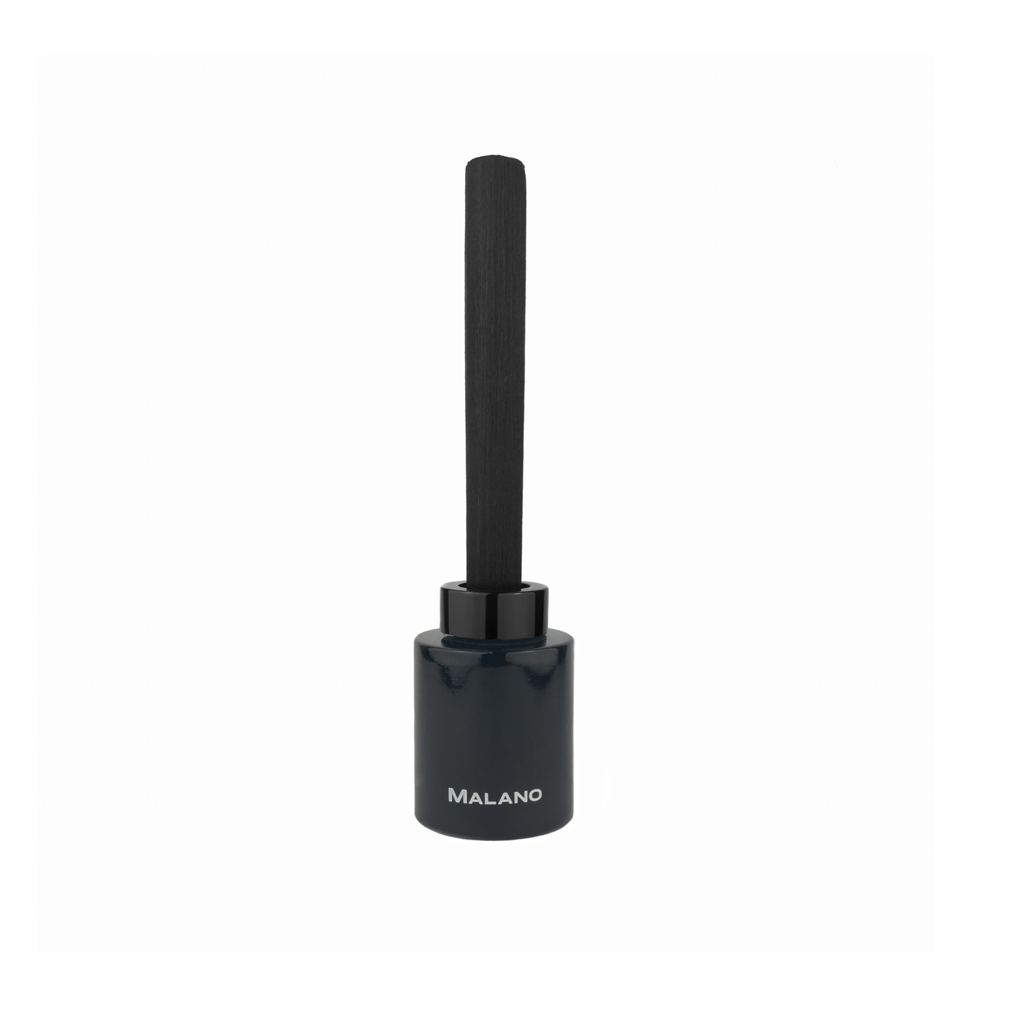 A black reed diffuser with 1 ultra thick long reed inserted into a black cylindrical glass container with a label of the brand ‘Malano’ on the front.